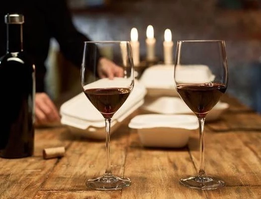 Opgradér din takeaway-oplevelse med en skøn flaske rødvin