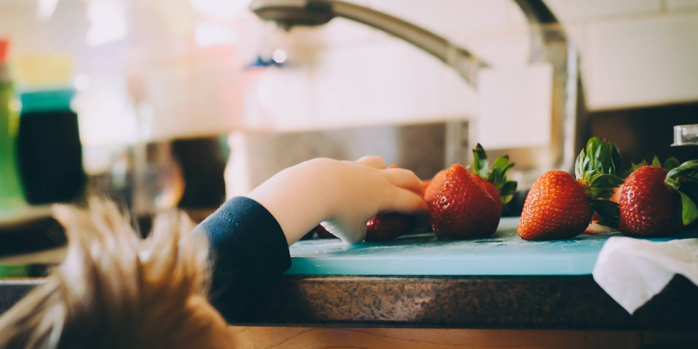 Få ro på madlavningen med godt udstyr til dit barn