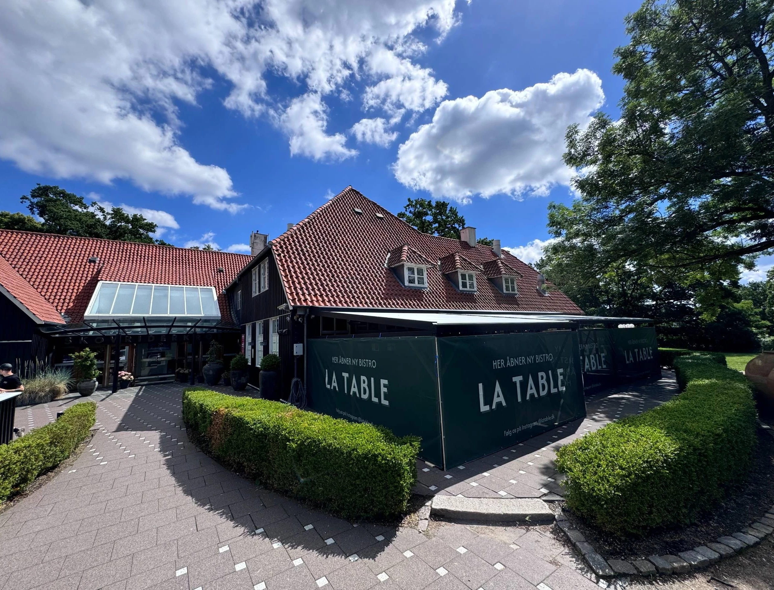 Kendte restauratører åbner fransk bistro med hverdagspriser og landets bedste udsigt